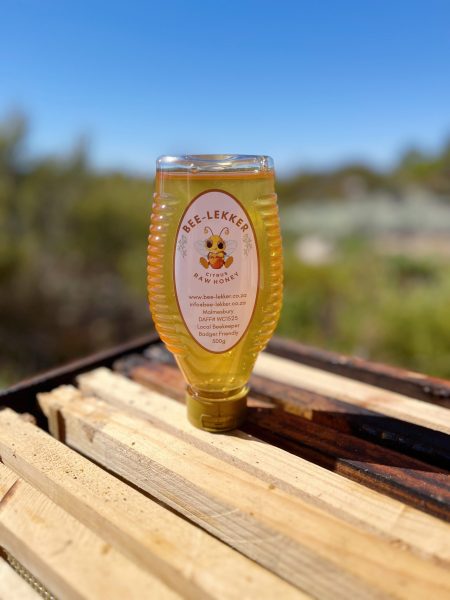 Just like its flavor, citrus honey boasts a delightful aroma. Expect a refreshing and uplifting scent reminiscent of citrus groves, with hints of floral notes depending on the specific honey.